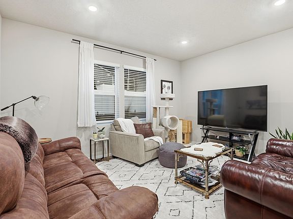 3rd image of 3231 N Stanley Rd