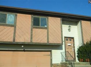 19109 Watercrest Ave, Maple Heights, OH 44137