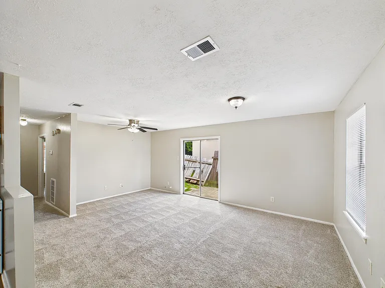 3329 Longleaf Cir — Photo 6
