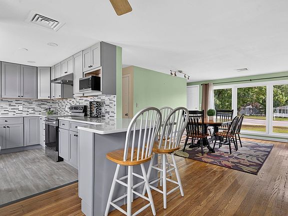 4th image of 75 Forest Park Drive