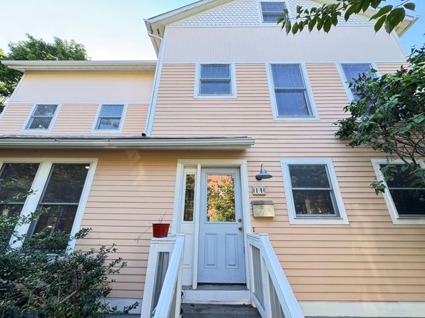 23 Edwards St