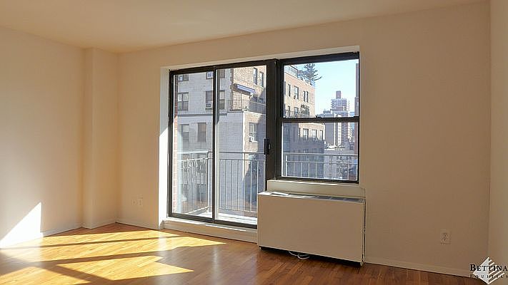 1st image of 105 Lexington Ave APT 8D