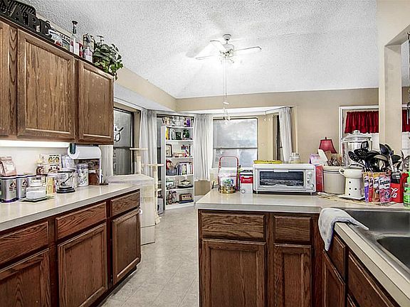 3rd image of 3401 Park Shadow Ln
