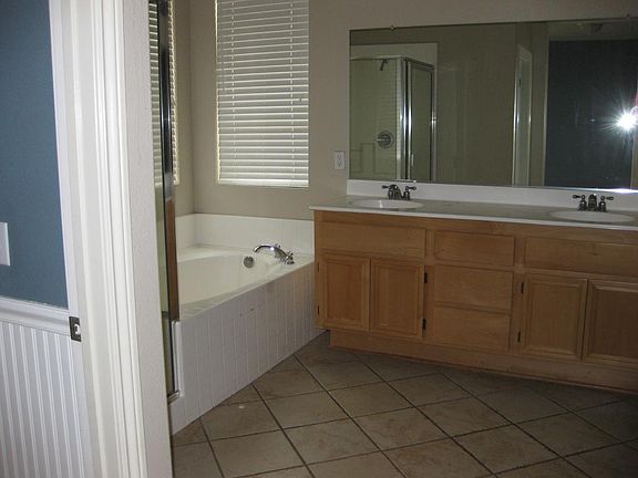 5th image of 12897 Biscayne Ave