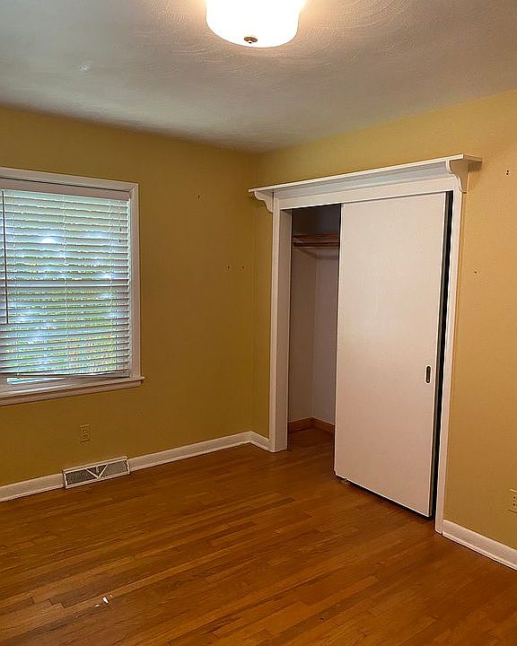1st image of 5588 Graham Ln