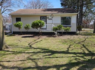 2200 Ellery Ave, Waterford, MI 48327