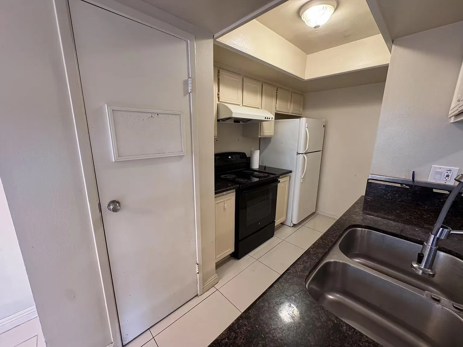 2 bed, 836 sqft, $2,195 — Photo 3