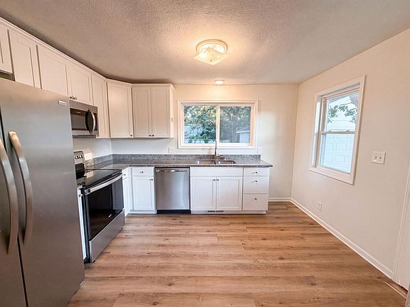 2nd image of 2084 Hillview Rd