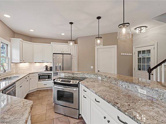 3rd image of 8021 Grayson Dr