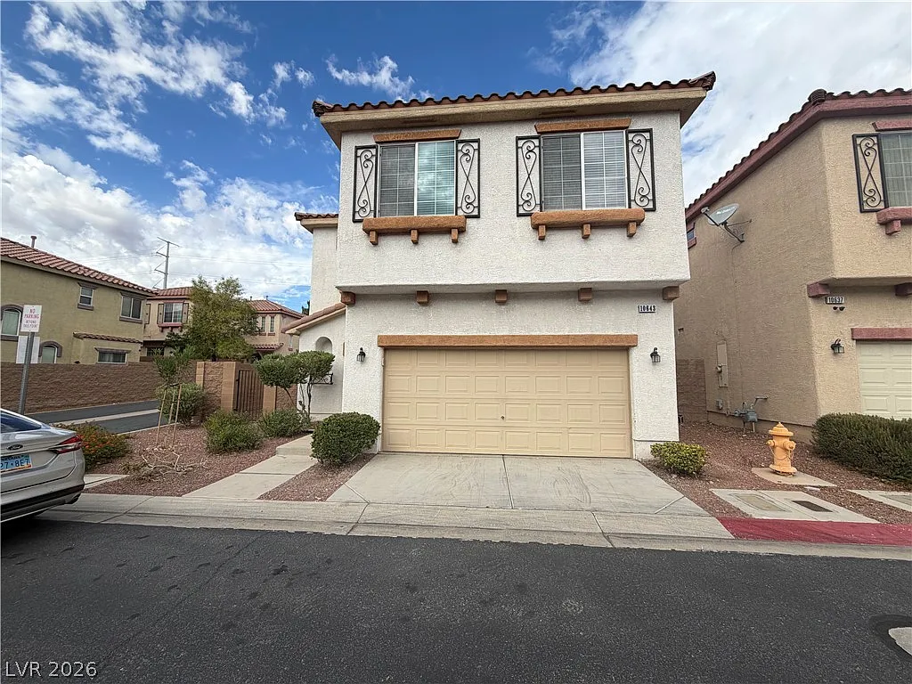 3 bed, 2.5 bath, 1733 sqft, $2,245 — Photo 2