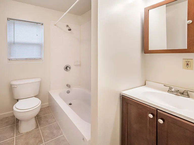Windsor Apartments — Photo 10