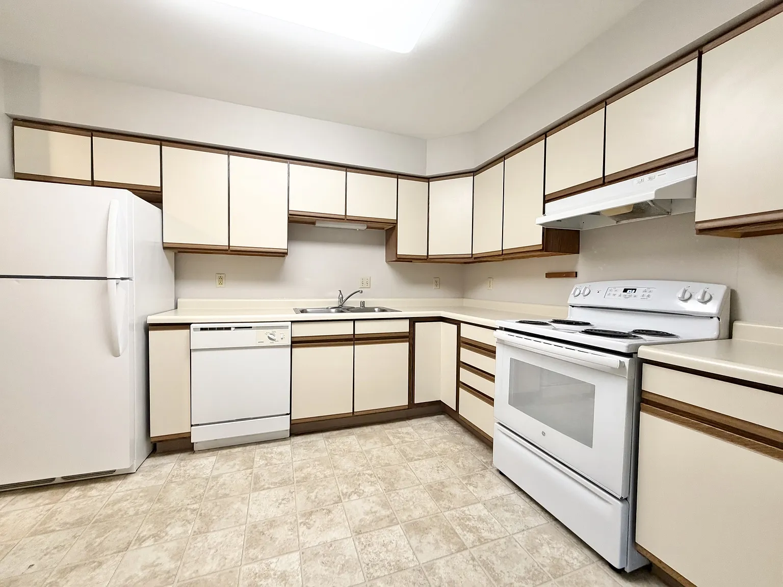 913 Acewood Blvd — Photo 4