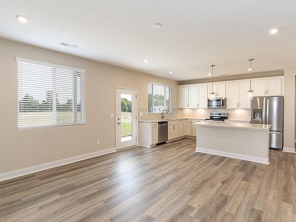 4th image of 701 Somerset Blvd