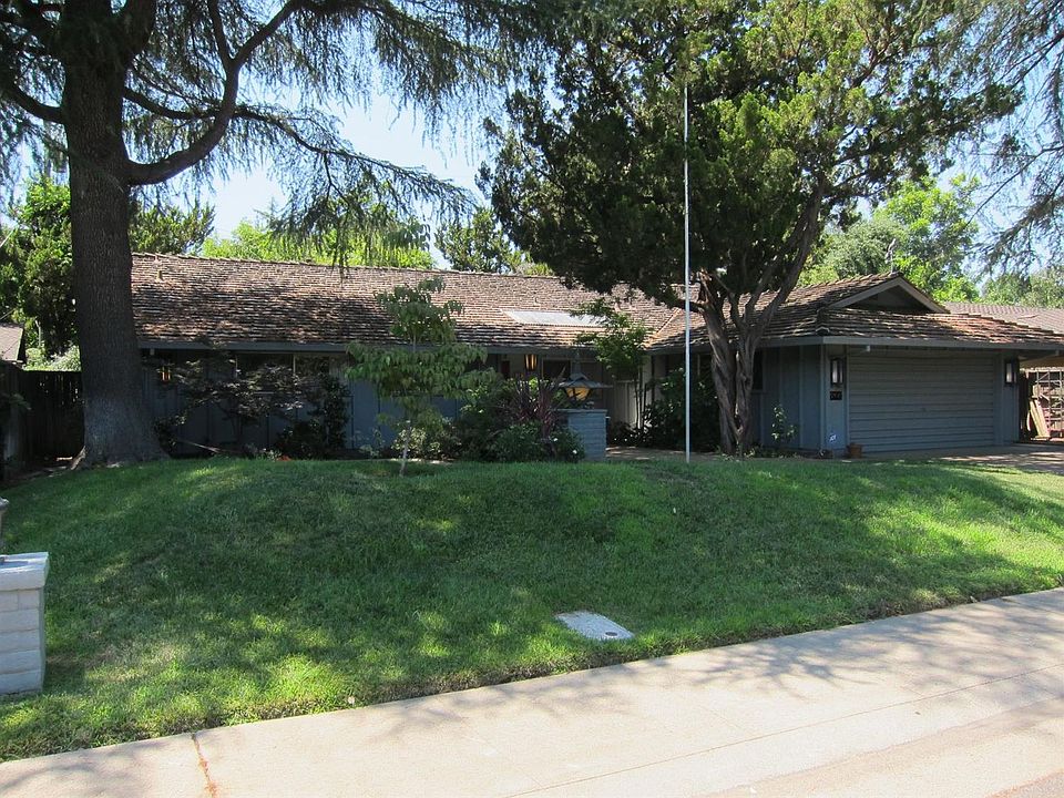 2nd image of 705 Blackmer Cir