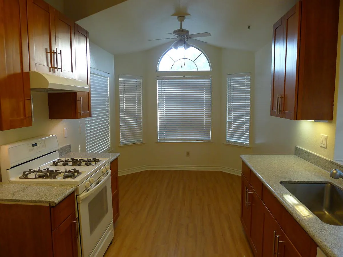 3 bed, 1381 sqft, $2,600 — Photo 4