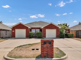 5724 Swords Dr, Fort Worth, TX 76137