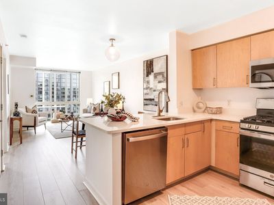1000 New Jersey Ave SE APT 815, Washington, DC, 20003