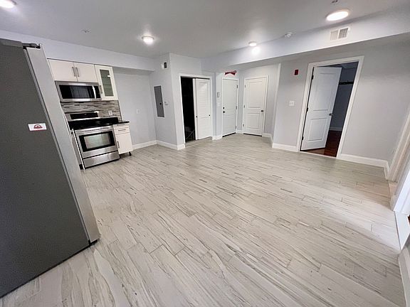 3rd image of 1216 Wallace St #3B