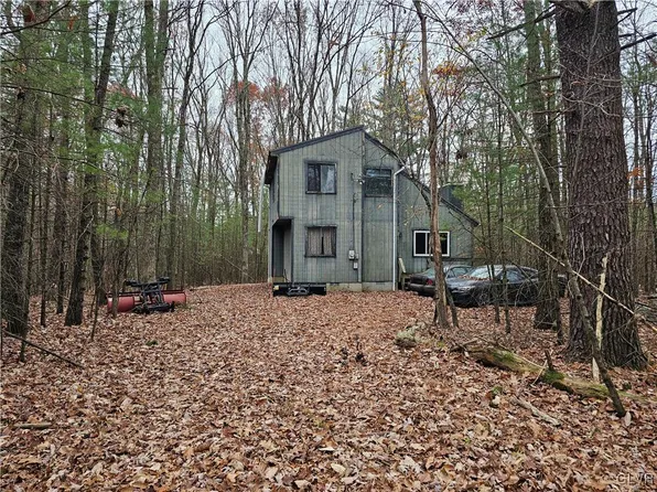 205 Hyland Dr, East Stroudsburg, PA 18301