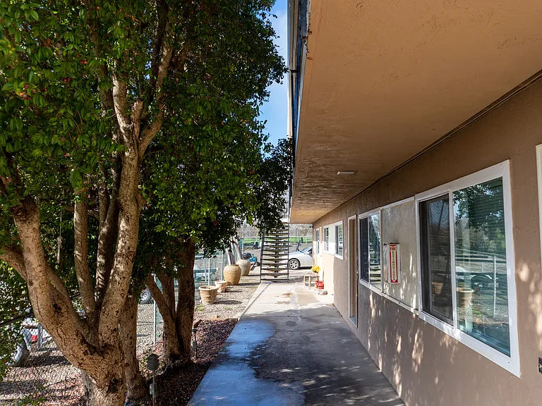 640 S 2nd St #3 — Photo 16
