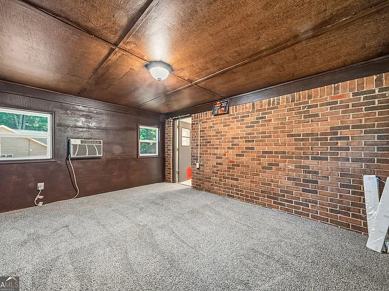 3940 Hubert Dr — Photo 15