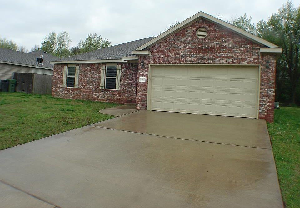 1st image of 1202 N 31st St