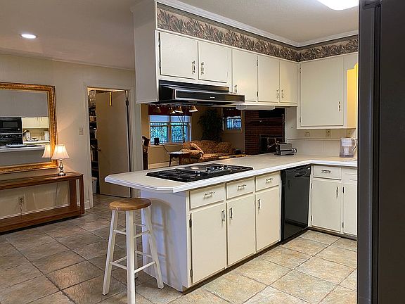 4th image of 3701 Holloway Dr