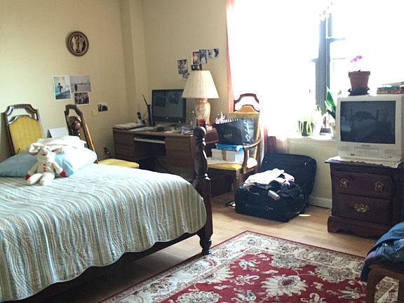 5th image of 12 Chancery Ct #407
