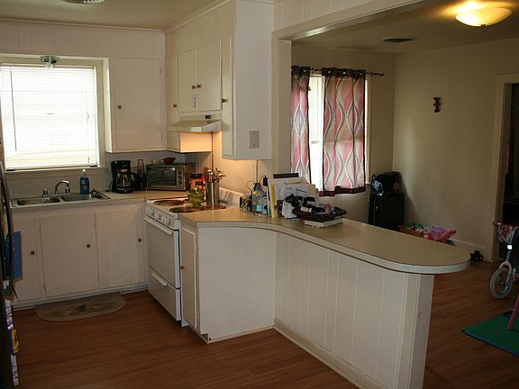3rd image of 209 W End Dr
