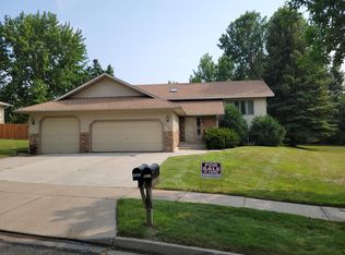 1515 Canyon Dr, Bismarck, ND 58503