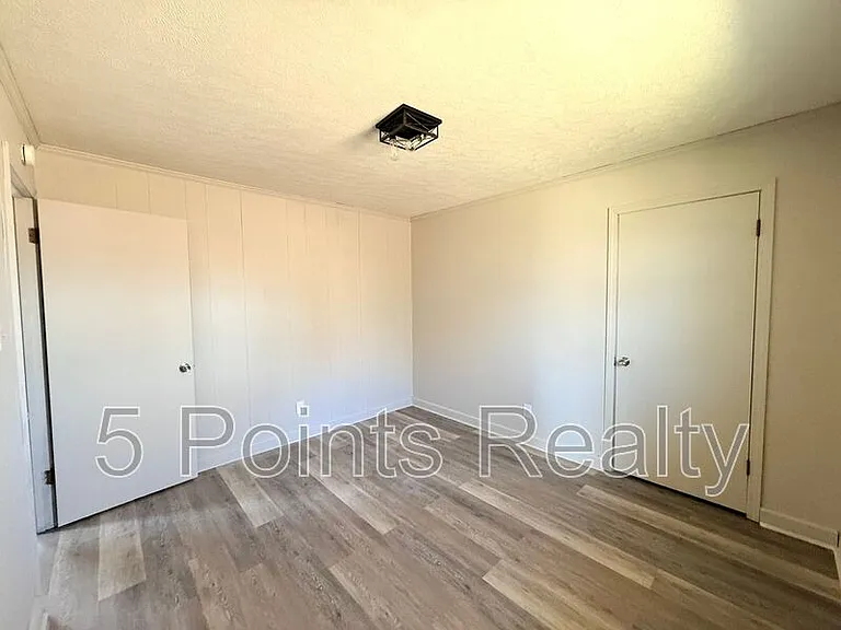 2121 Bracey Cir #B — Photo 16