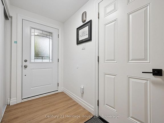 5th image of 2 Worton Ave #10