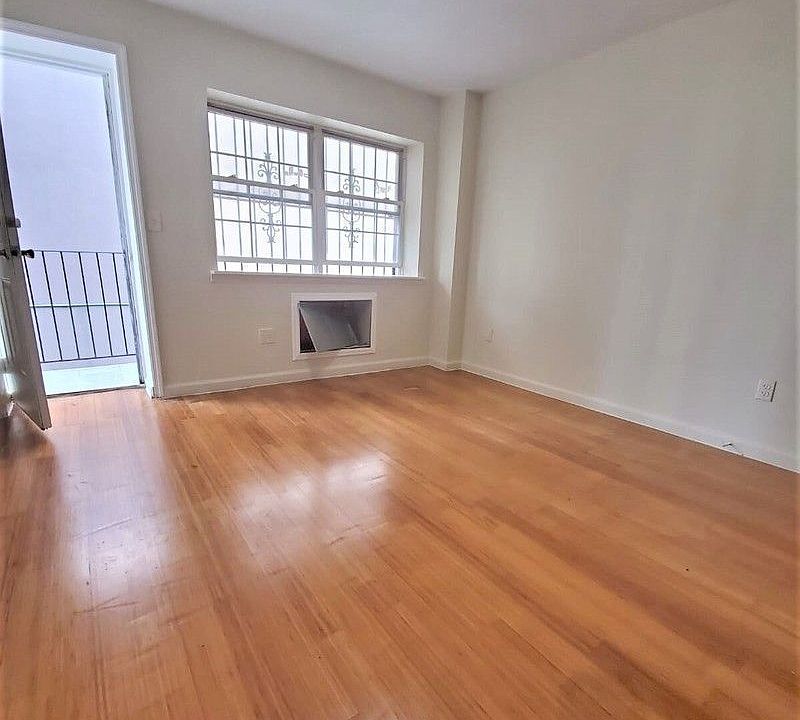 1st image of 190 Macon St #2