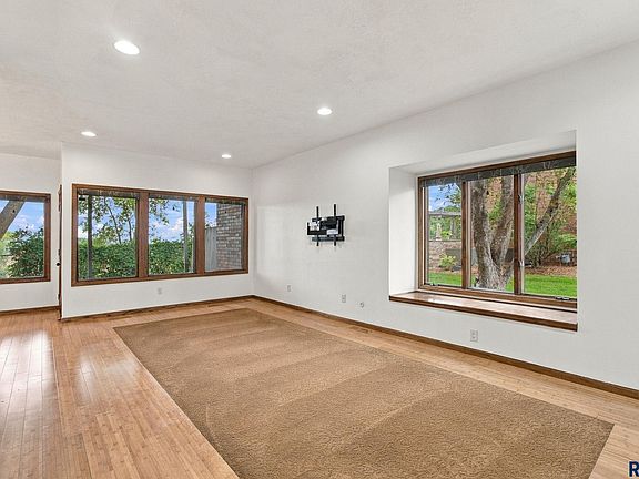 4th image of 2901 S Ridgeview Way