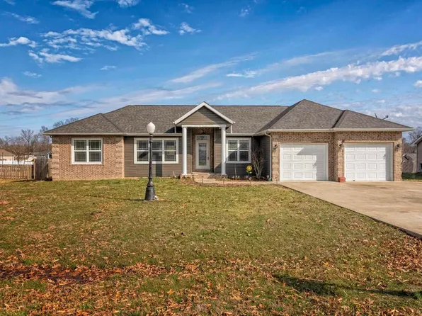 106 Twin Lakes Rd, Carterville, IL 62918