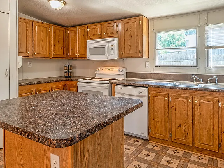 714 Baldwin Ave — Photo 5