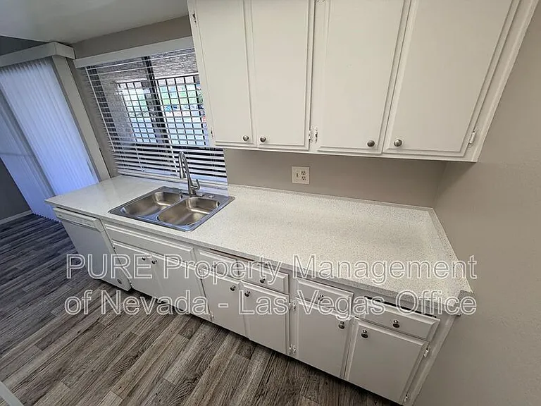 1405 Vegas Valley Dr #52-bldg 7 — Photo 12