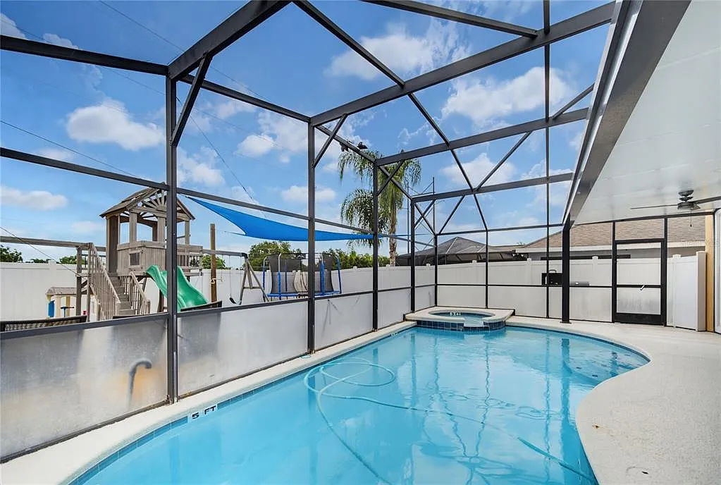 5 bed, 3.5 bath, 2494 sqft, $3,200 — Photo 3
