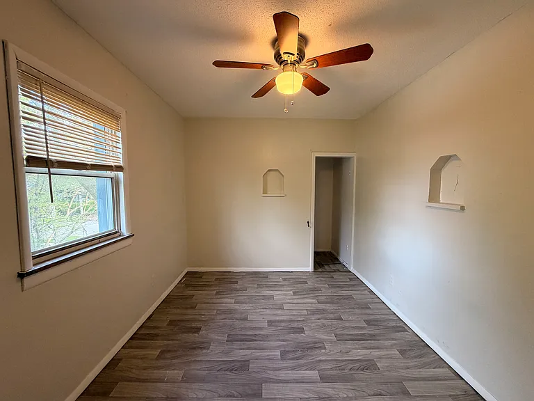 1455 Oak St — Photo 14