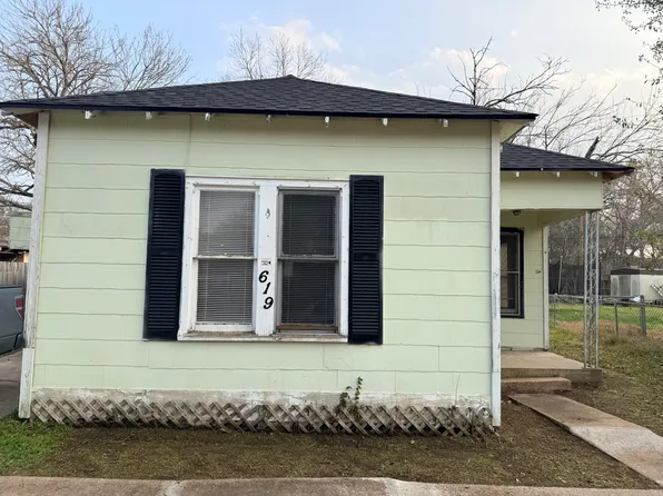 619 W Norris St, El Campo, TX 77437