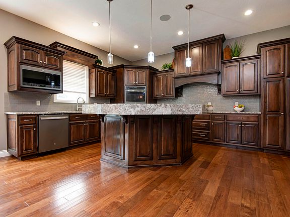 3rd image of 2437 E German Ivy