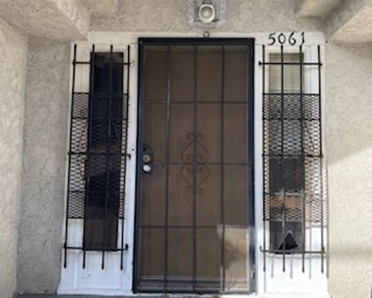 3rd image of 5061 Fountain Ave