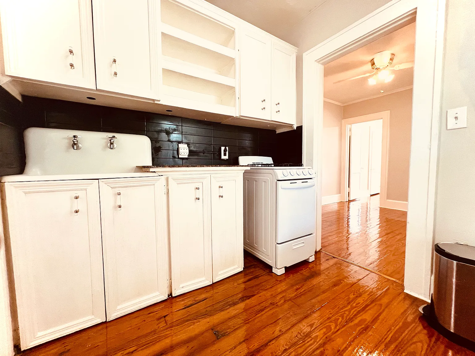 1 bed, 400 sqft, $1,350 — Photo 3