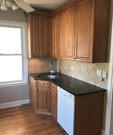 3rd image of 6544 N Harlem Ave
