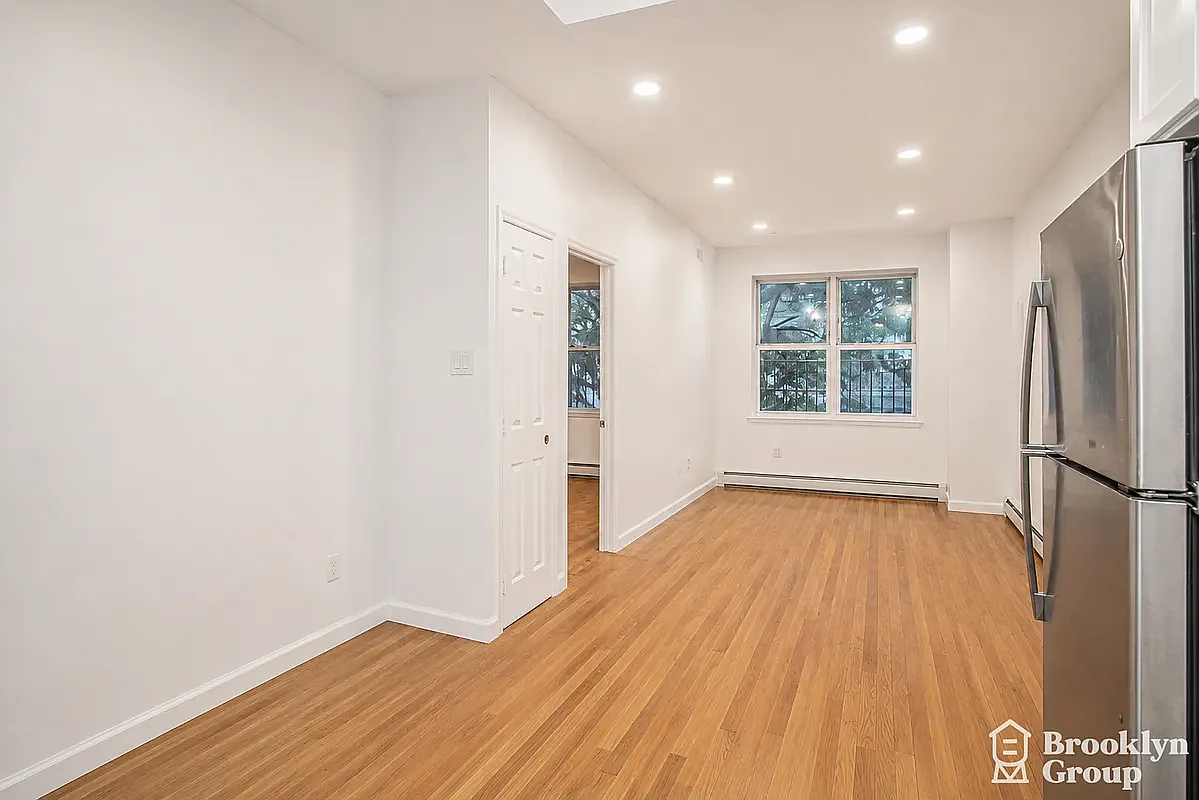 475 Hart Street — Photo 3