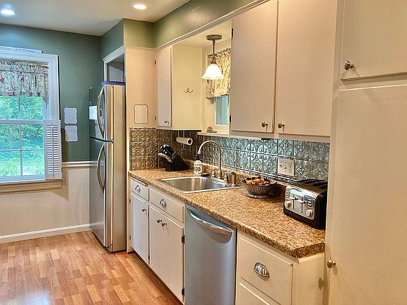 4th image of 104 E McKinley Way