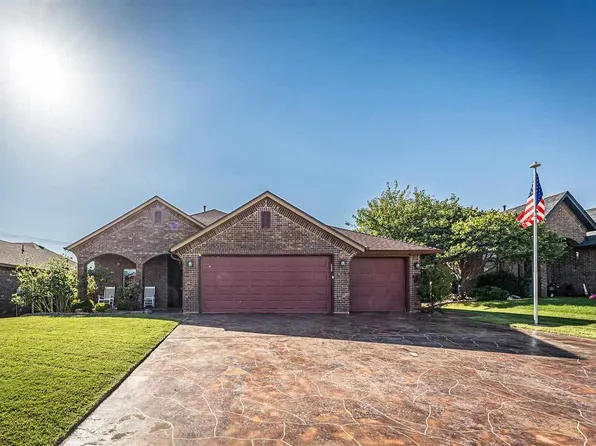 1532 Stonehouse Dr, Elgin, OK 73538