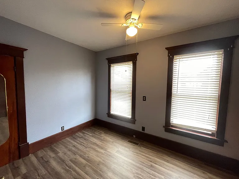 505 SW 3rd St — Photo 15
