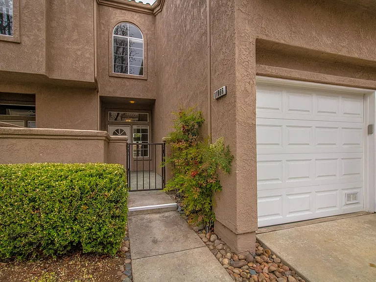 11066 Portobelo Dr — Photo 30