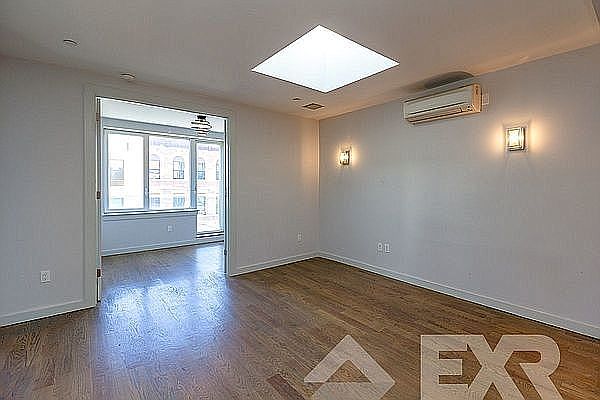 1st image of 270 Jefferson St #2A